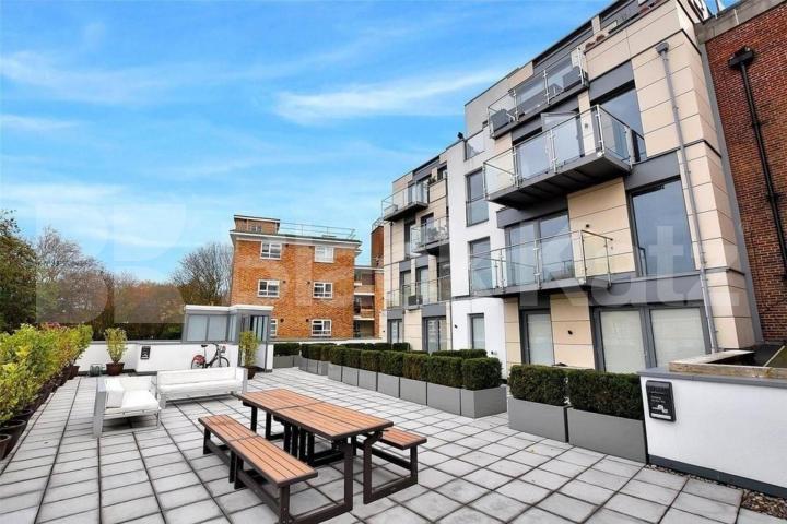 Spectacular 2 bedroom property with balcony and large communal terrace Mintern Street, Hoxton / Islington